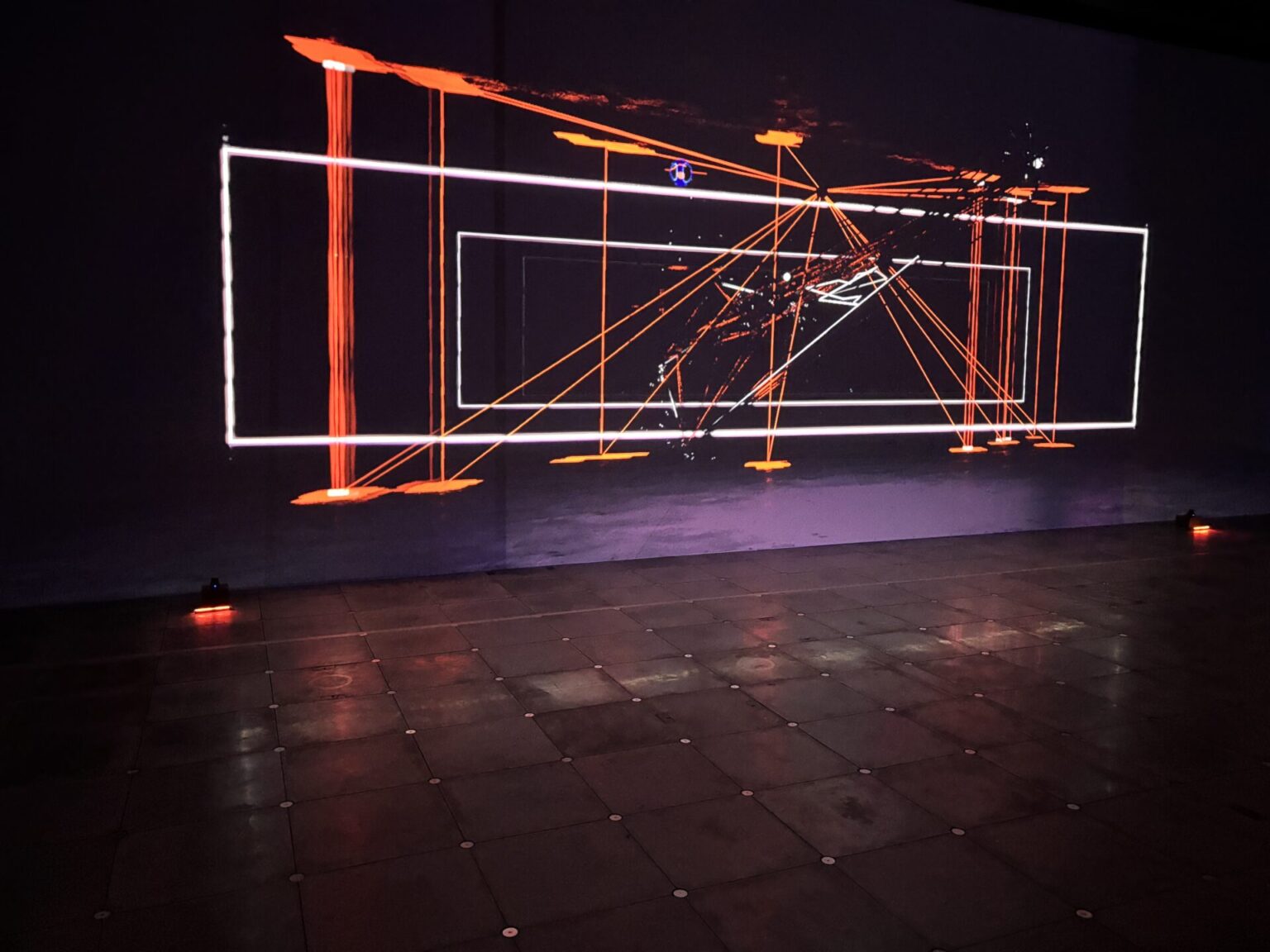Polynodes 音と光に圧巻~連続する共鳴・真鍋大度新作個展 - kutsu LOG(クツログ)